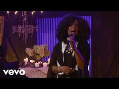 Lynda Randle - Sheltered In The Arms Of God (Live)