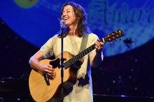 
Amy Grant Celebrates the Holidays With Cozy Unplugged NPR Tiny Desk Performance: Watch
