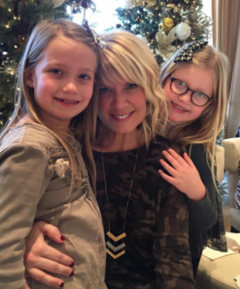 Natalie Grant suffers panic attack on flight; 11-y-o daughter prays
