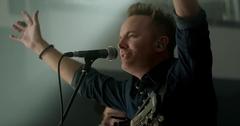 'Is He Worthy?' Live Chris Tomlin Performance