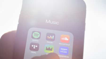 Three major music labels make $19 million a day from streaming while artists count their pocket...